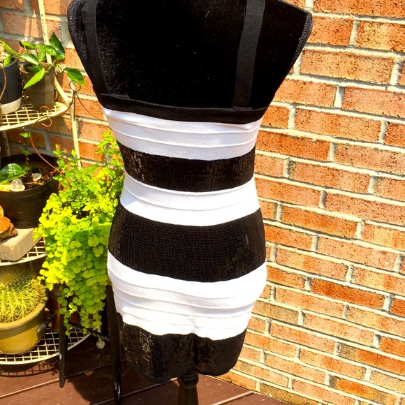 Sold Body-con criss-cross sequin bandage dress - Picture 6 of 13